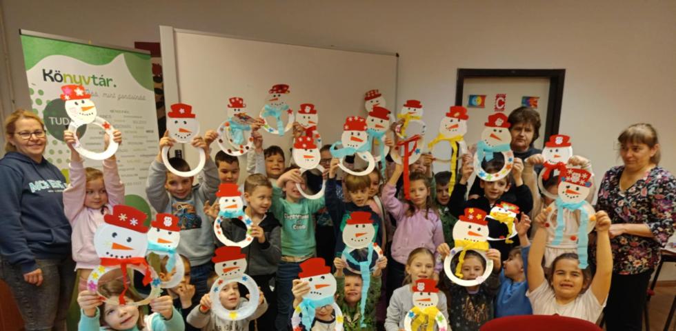 H�ember k�sz�t�s a k�nyvt�ri foglalkoz�son