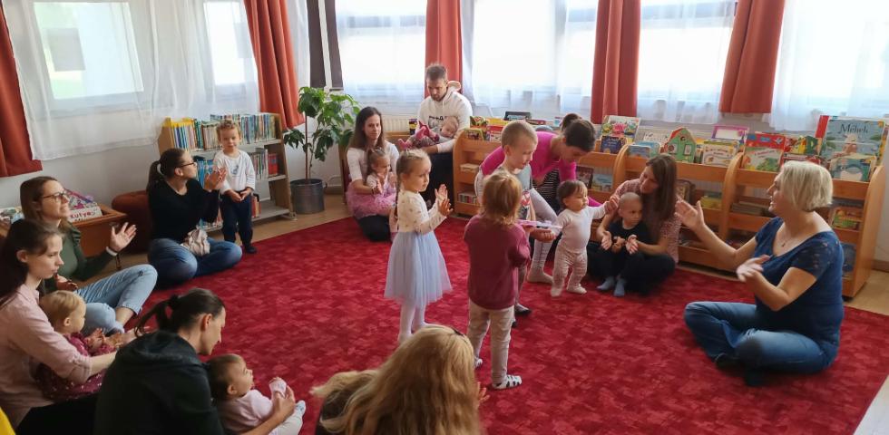 Tilink� zeneb�lcsi a k�nyvt�rban!